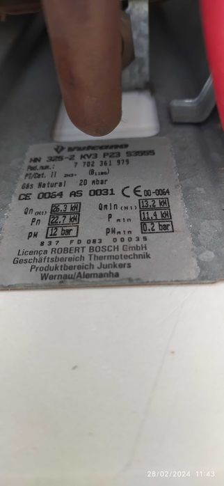 Misturadoras sanitárias GROHE e esquentador ZEUS/JUNKERS