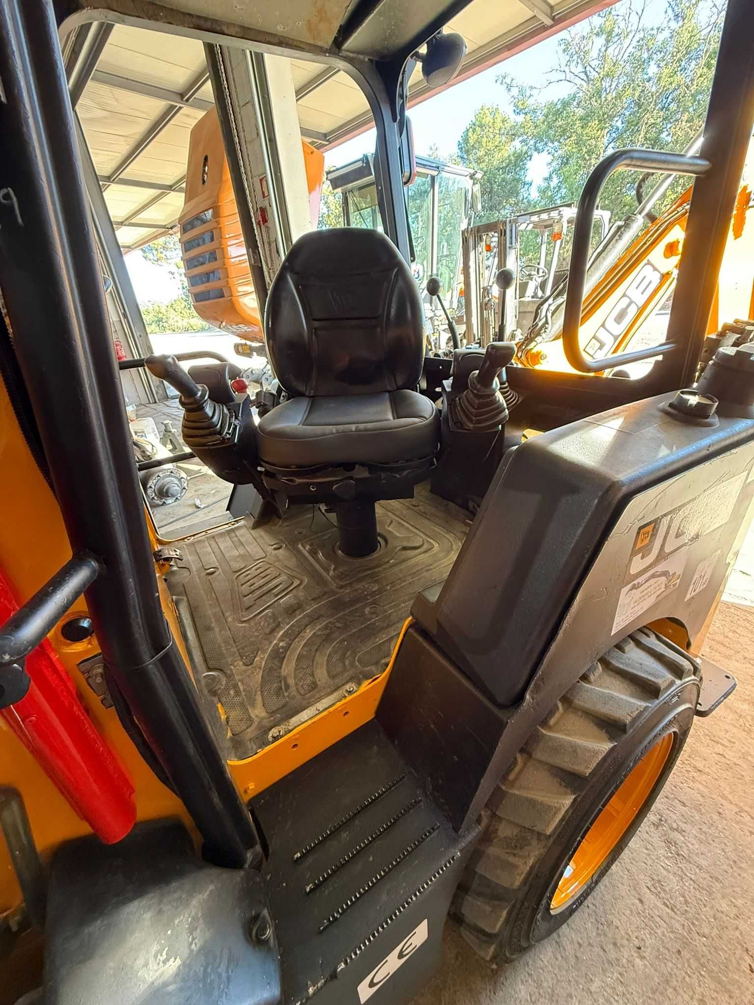 JCB 1CX, ano 2016