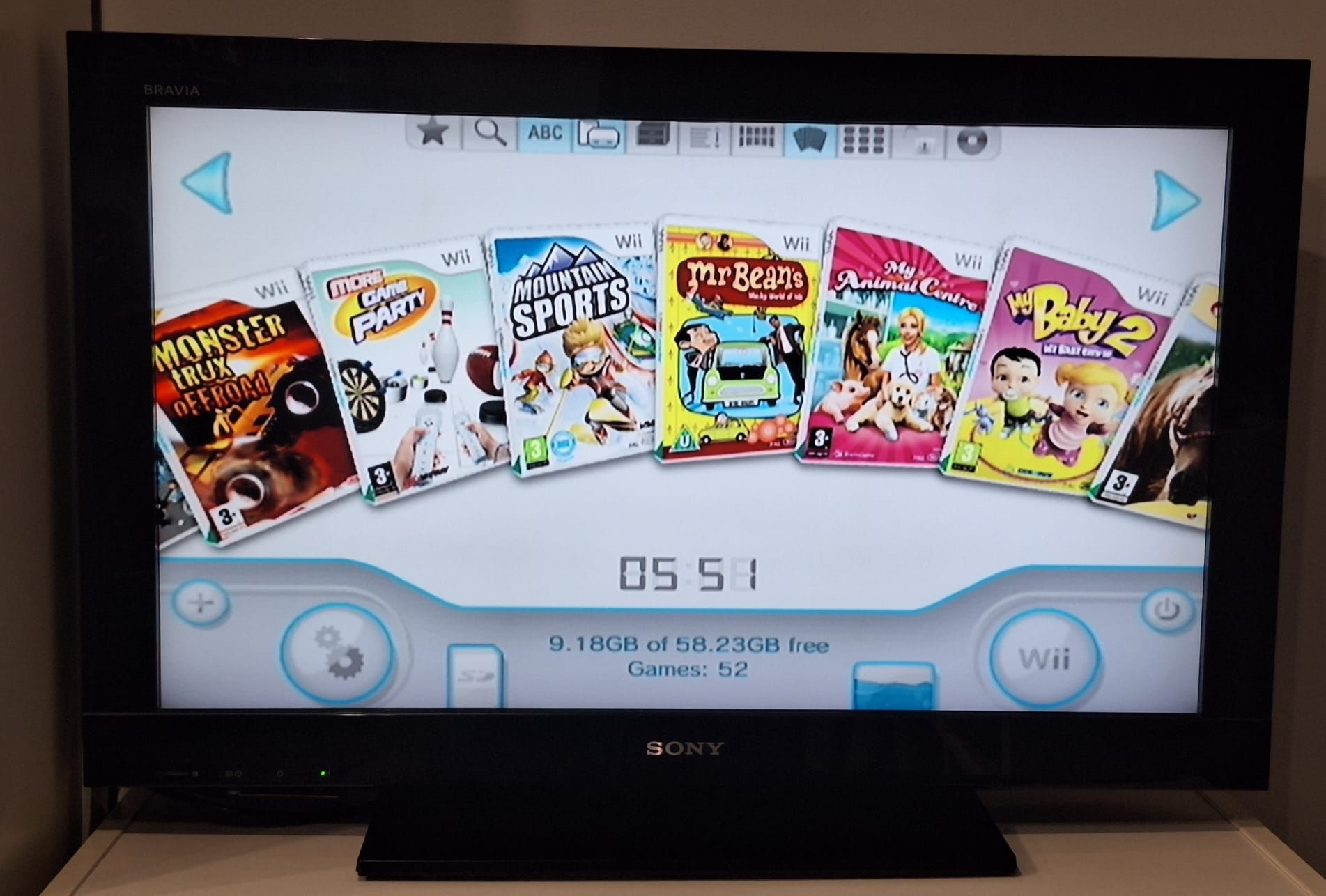Vendo Nintendo Wii com aproximadamente 50 jogos digitais.