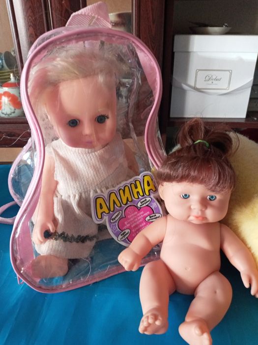 Две куколки по цене одной.