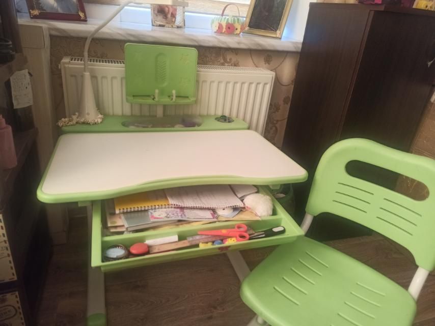 Дитяча парта зі стільчиком