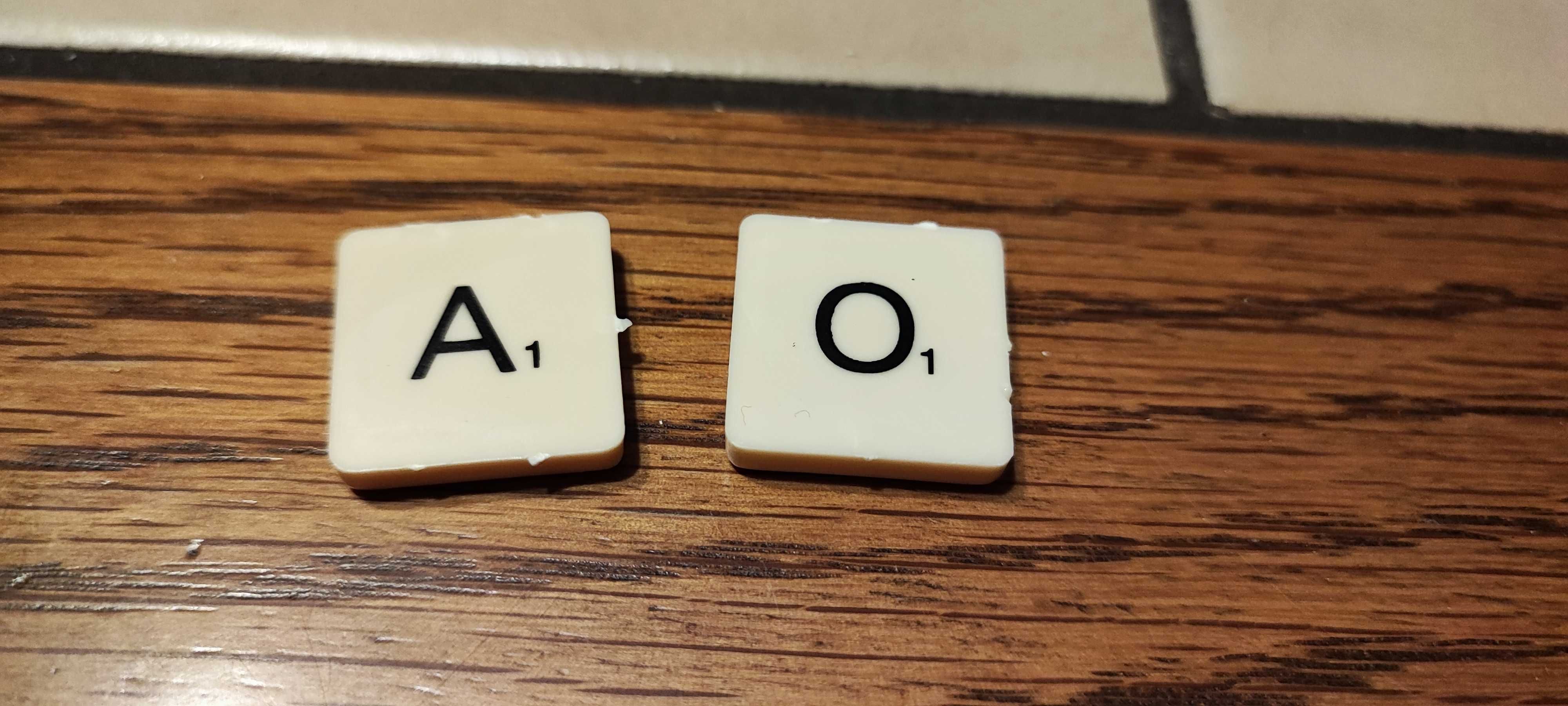 gra towarzyska INTELECT BASIC - jak scrabble - PO HISZPAŃSKU