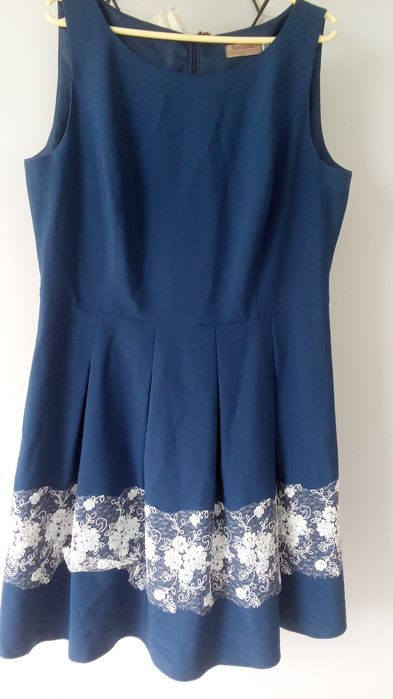 Elegancka sukienka plisowana 46