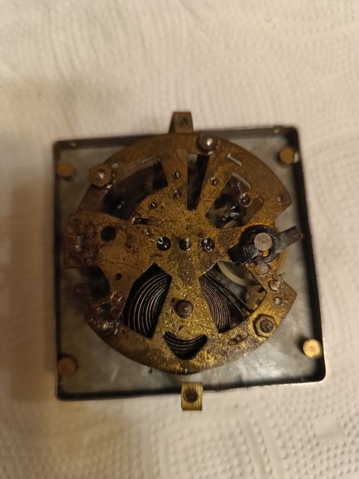 Zestaw starych zegarów mechanizmów chodzik, Oris i kukułka