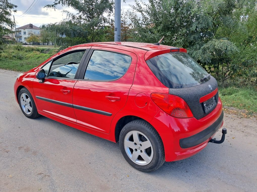 Peugeot 207  1,4 benzyna 5 drzwi