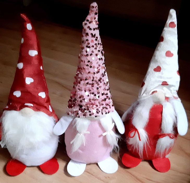 Skrzaty - krasnale ozdoba na święta różowy czerwony i biały