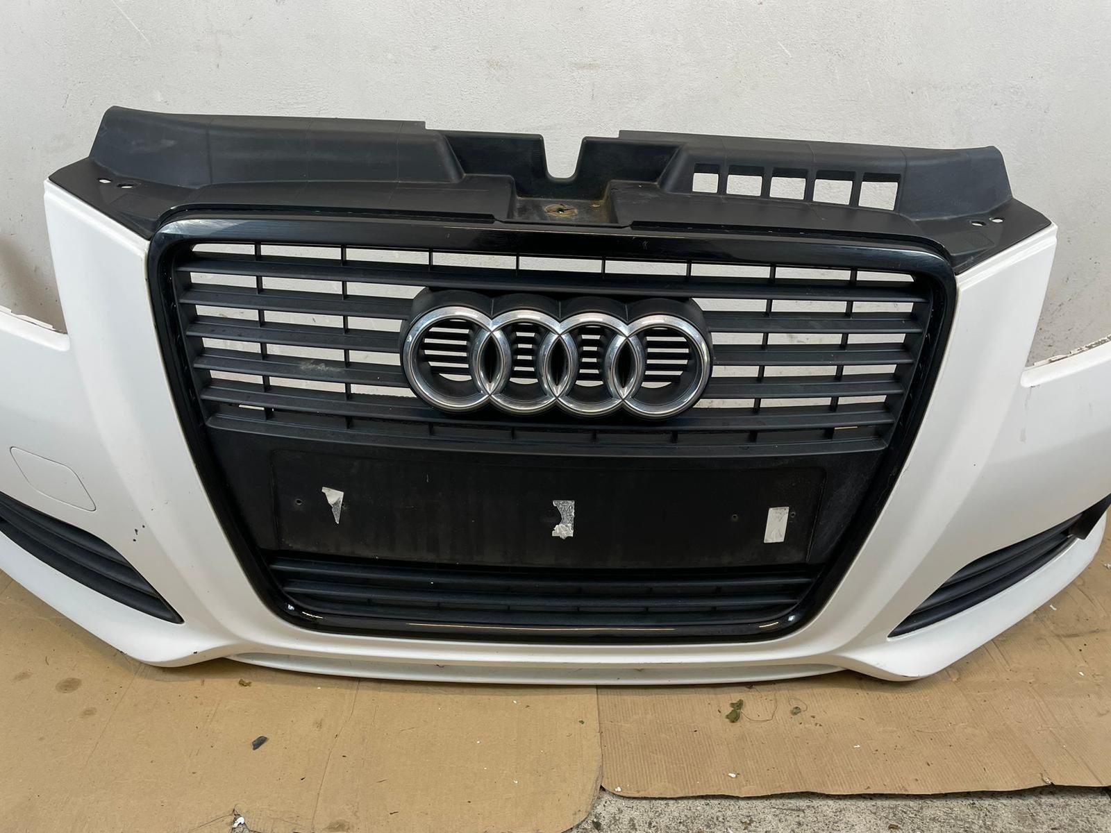 Audi a3 8p lift Zderzak Przód Atrapa LY9C