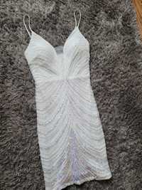 Biała sukienka mini cekinowa na panieński lub poprawiny.