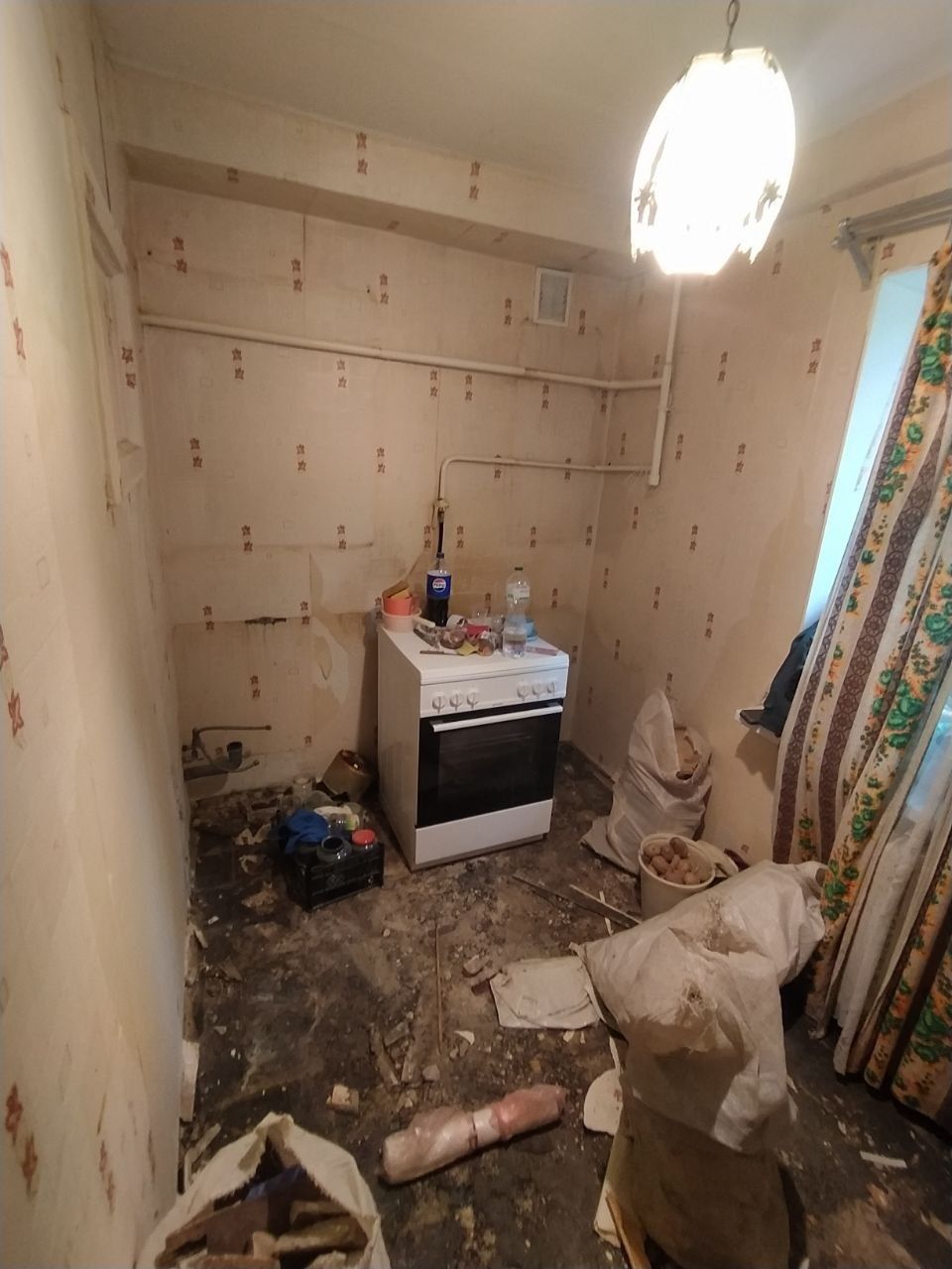 Демонтаж стяжки, штукатурки, плитки, перепланування