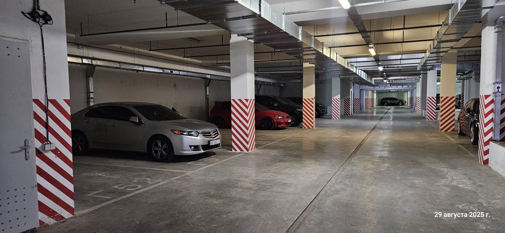 продаж паркинга  Осокорки Дніпровська набережна 26