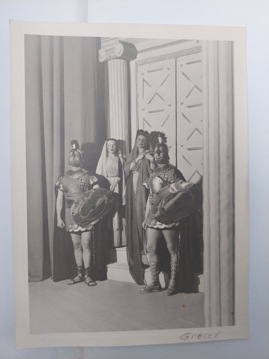 Fotos muito antigas de teatro Amélia rey colaco?
