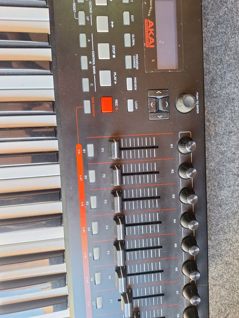 Teclado midi Akai mpk 249