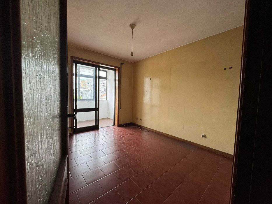 Apartamento T1 - Rua Bessa leite