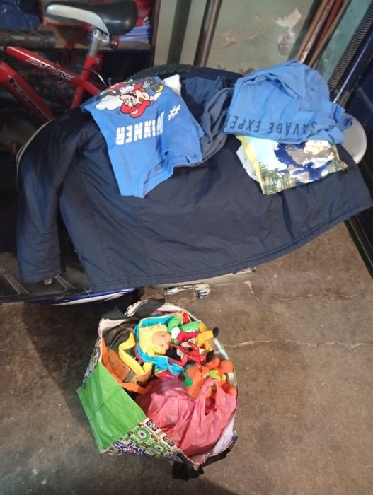 Roupa criança bom estado