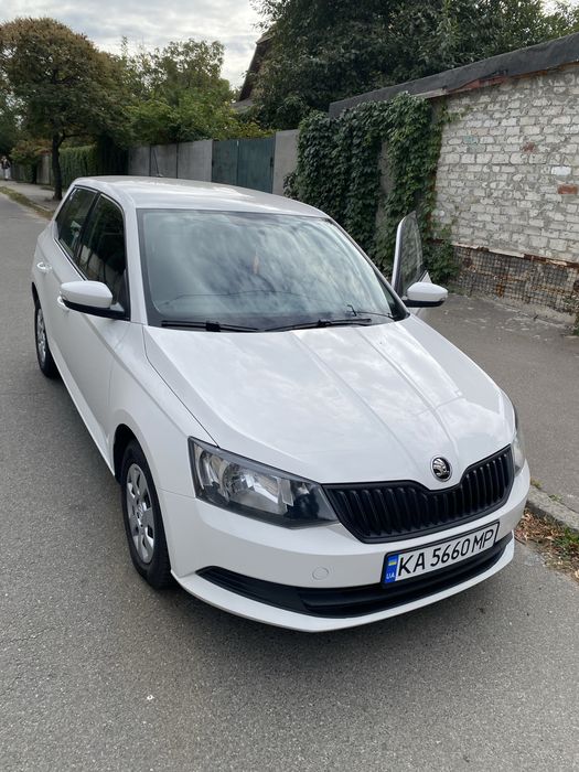 Продам своє авто Skoda Fabia 2016