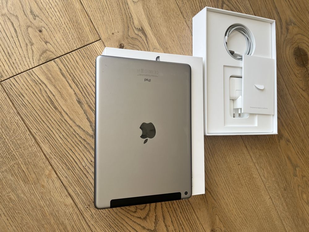 Apple iPad 5 Cellular A1823 szary Model: A1823