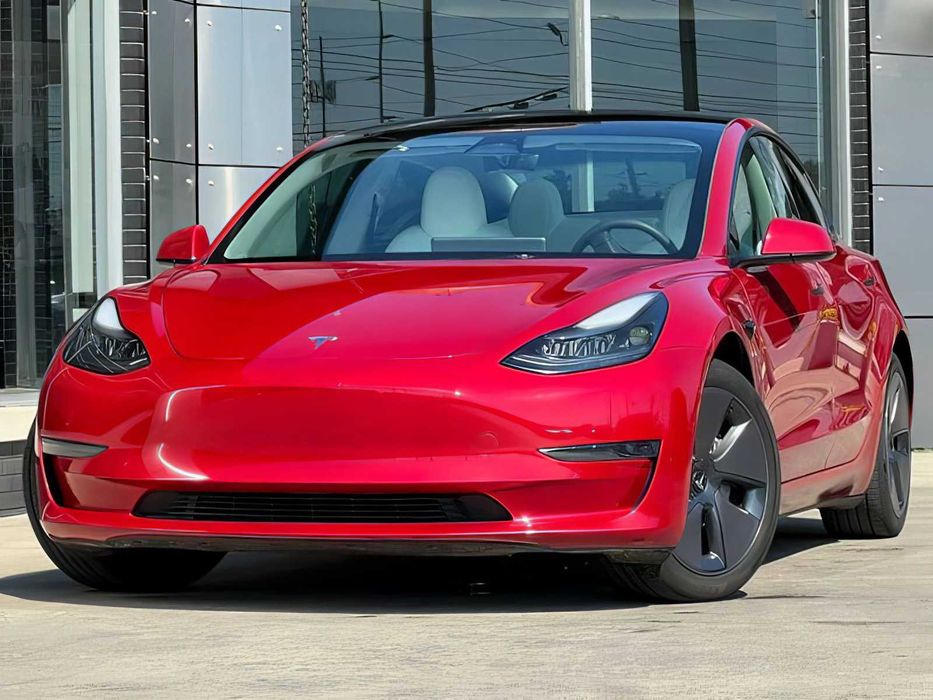 Tesla Model 3      2023