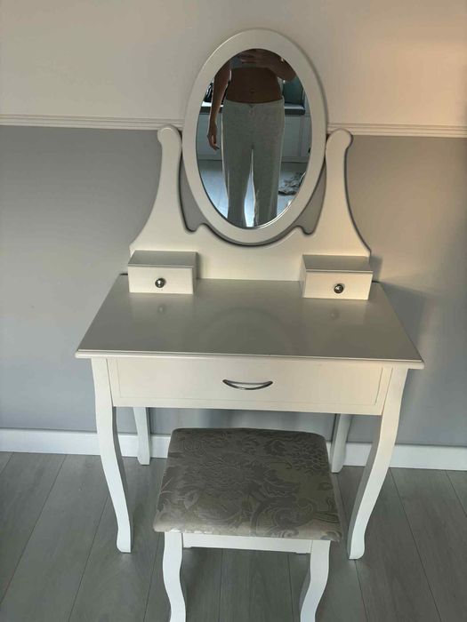 Toaletka dla nastolatki