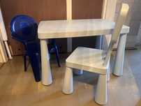 Ikea Mammut komplet stolik i 2 krzeselka