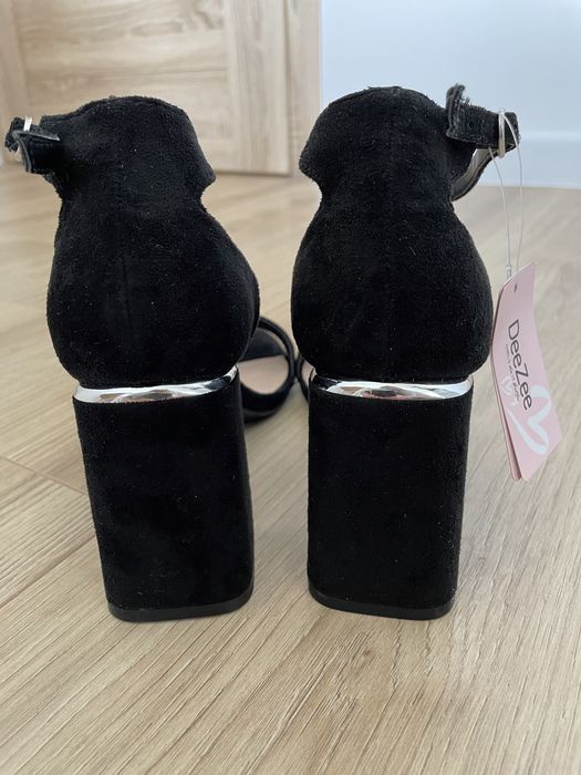 Czarne sandałki 39 DeeZee