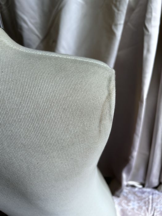 2 Busto de manequim com base em madeira – tamanhos diferentes