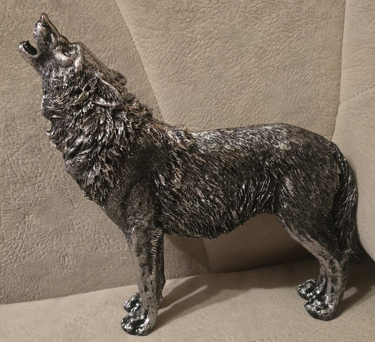 WILK CanisLupus Myśliwska figurka kolekcjonerska na biurko do gabinetu