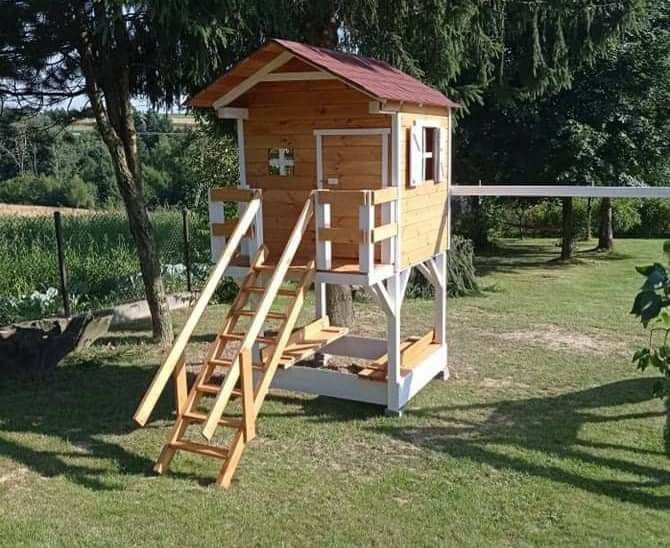 Plac zabaw huśtawka piaskownica