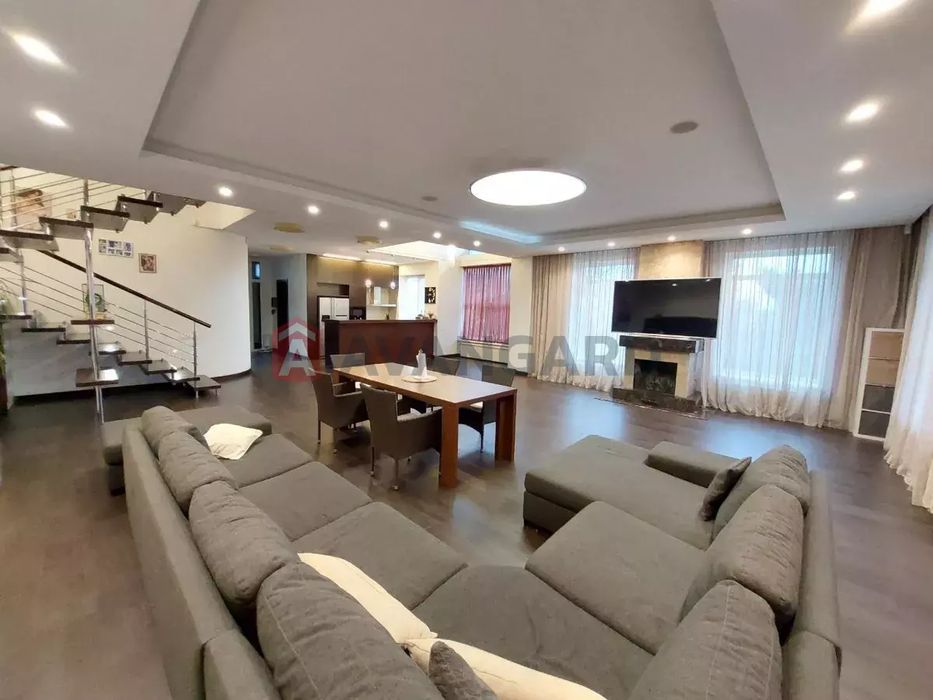 Продам дом 2 эт дом с евроремонтом, 247 кв м, 4 спальни, 20 соток