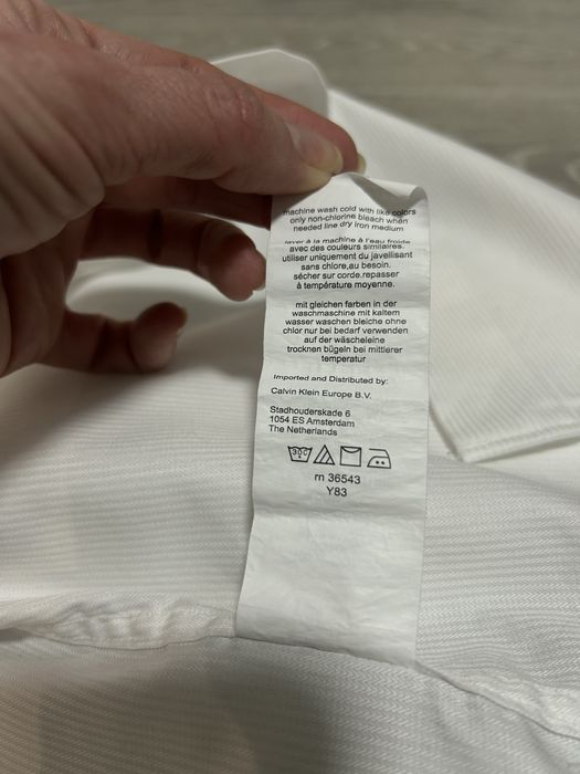Продам чоловічу рубашку Calvin Klein