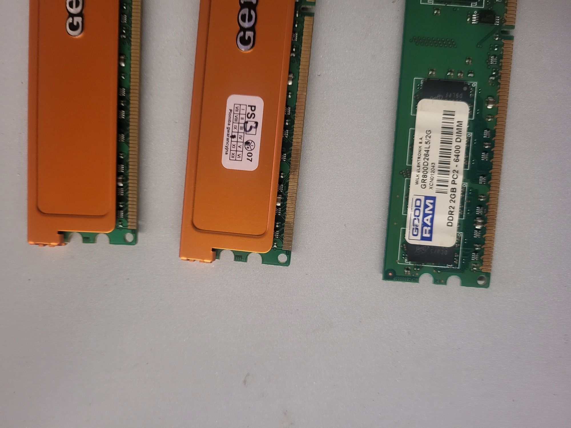 Sprzedam 3 kości Pamięci RAM DDR2 że zdjecia