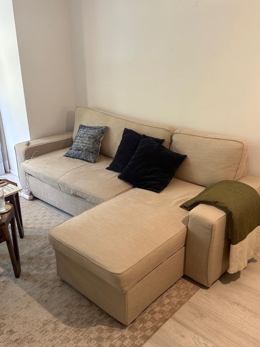 Sofa + Roupeiro + Mesa de jantar c/ 4 Cadeiras + 2 Bancos