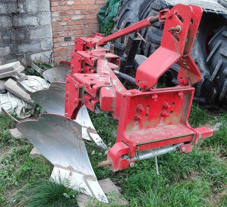 Pług 3 skibowy jednobelkowy