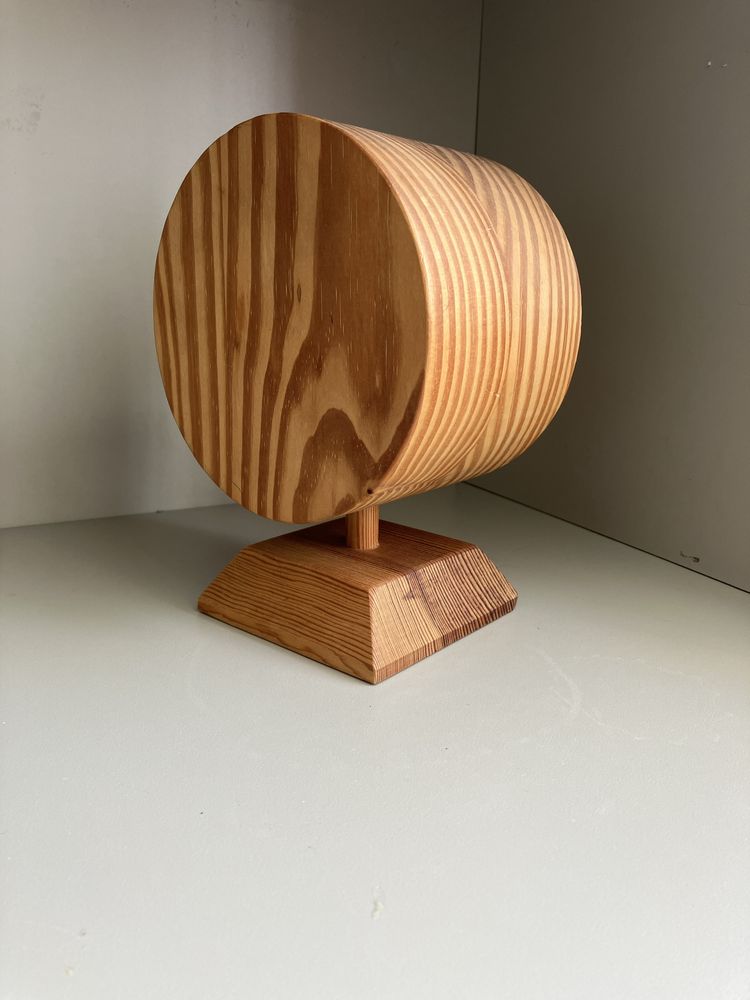 Peça em madeira.