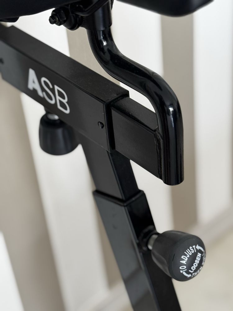 Bicicleta Reebok estática muito robusta