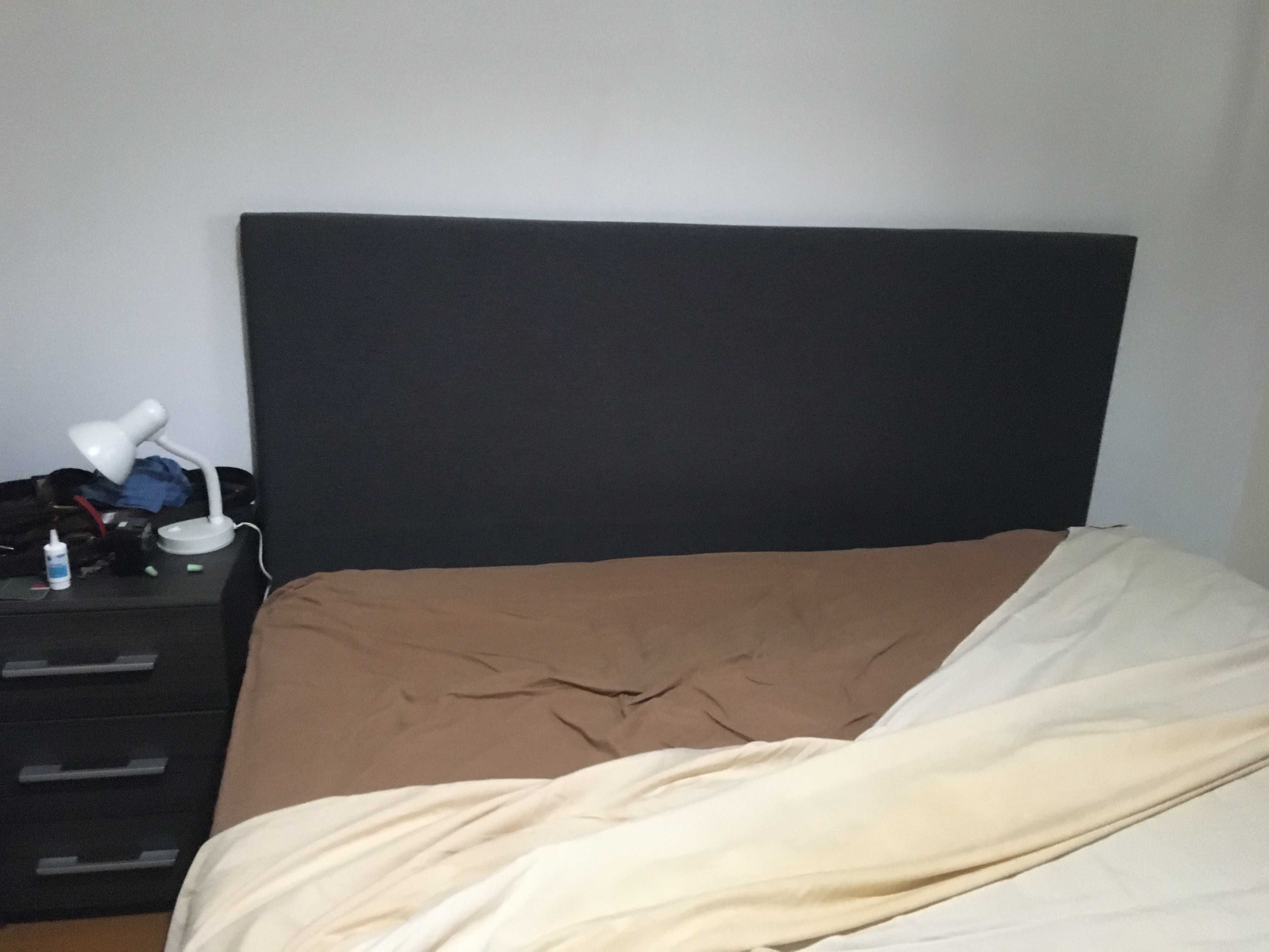2 somiers de cama com 90 cm cada . cabeceira com 1.8m. Colchão.