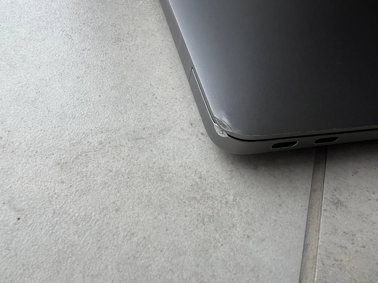 MacBook Air 13” Retina (2018) – 16 GB RAM, 256 GB SSD