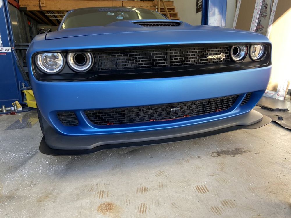 Бампер передний Dodge Challenger SRT Hellcat demon red eye