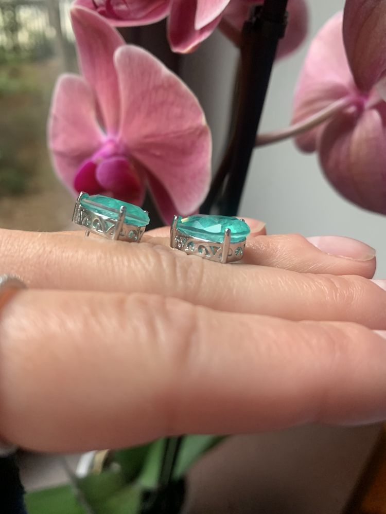 Eleganckie srebrne kolczyki z turmalinem Paraiba