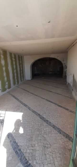 Arrenda-se para Comércio - 60 m2 Av. Luísa Todi