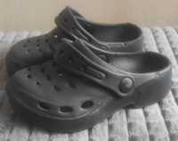 Czarne piankowe klapki laczki kapcie typu crocs 24