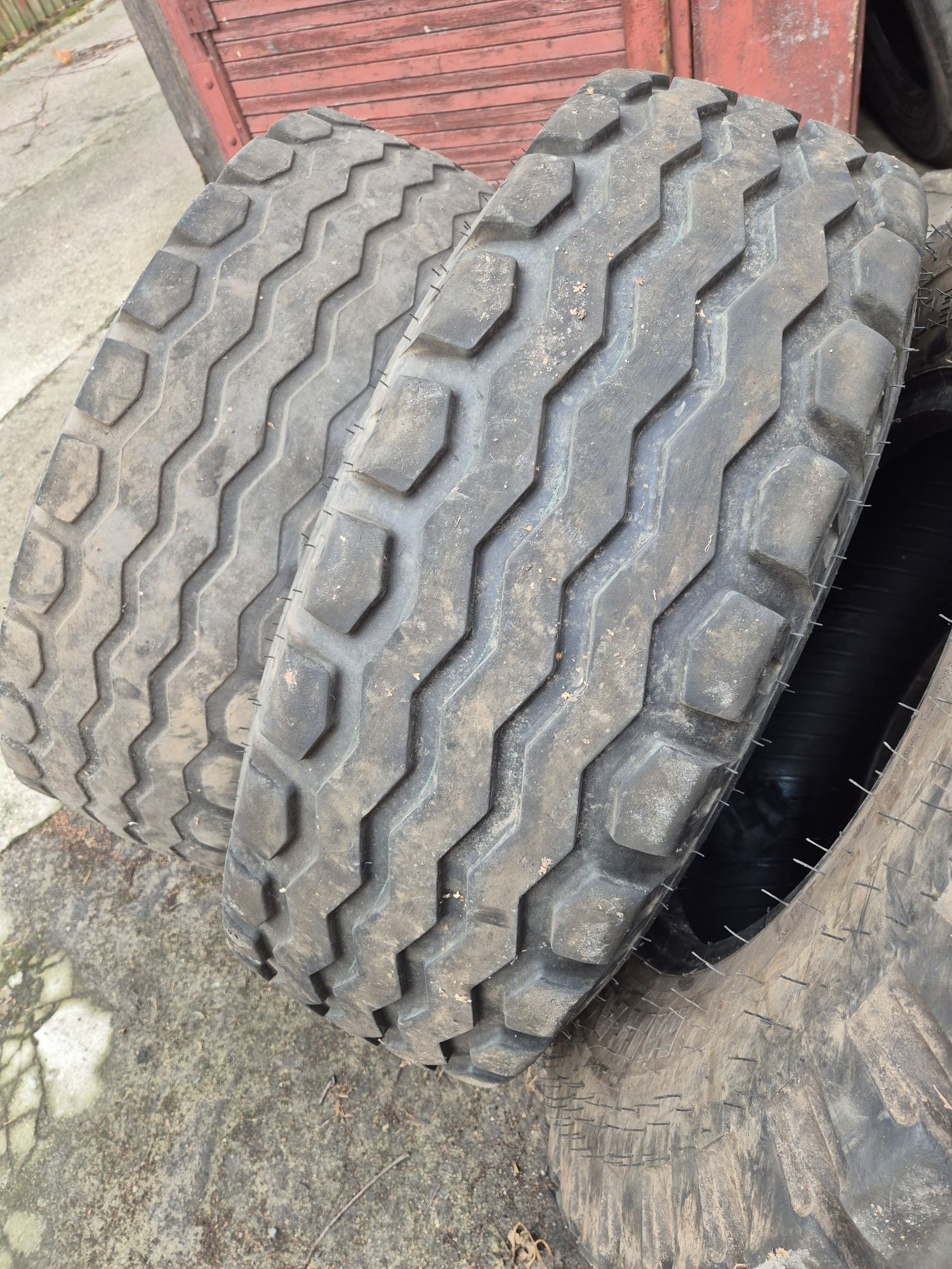Opony 12.5/80-18