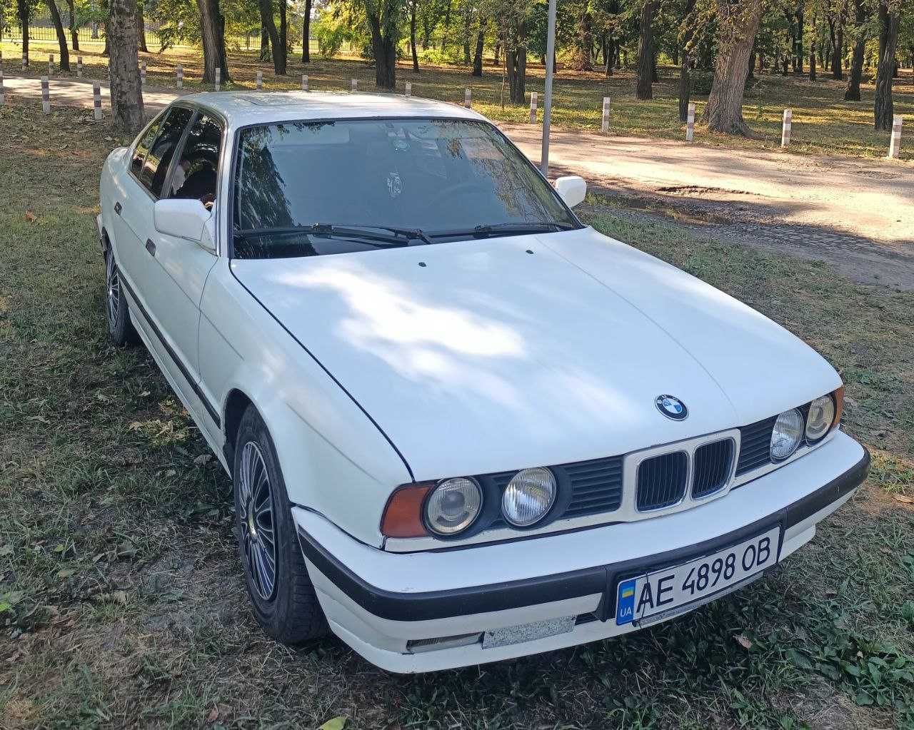 Автомобиль BMW 5-series