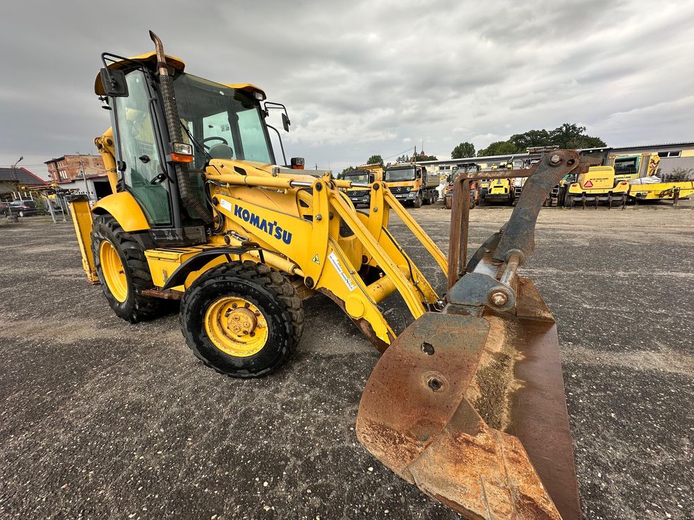 Koparko ladowarka komatsu wb93r-5