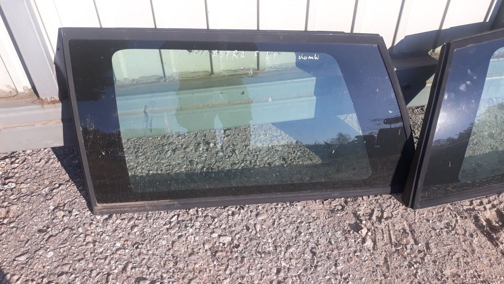 Opel Astra 1 l F kombi, szyba karoseryjna karoserii prawa prawy tył