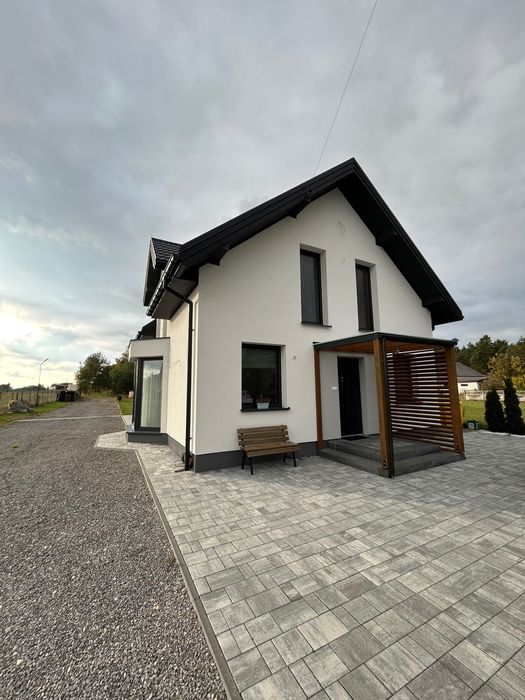 Dom wolnostojący, piętrowy, gotowy do zamieszkania