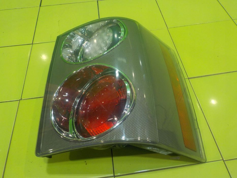 RANGE ROVER L322 LIFT 3.6 TD V8 07r lampa prawa tyl