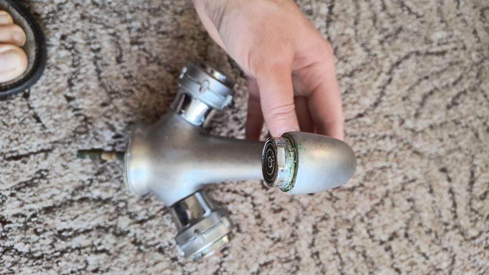 Кран для умивальника