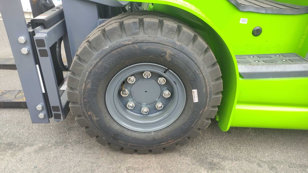 Електронавантажувачі JAC CPD15 ,  JAC CPD25 з зарядним пристроєм