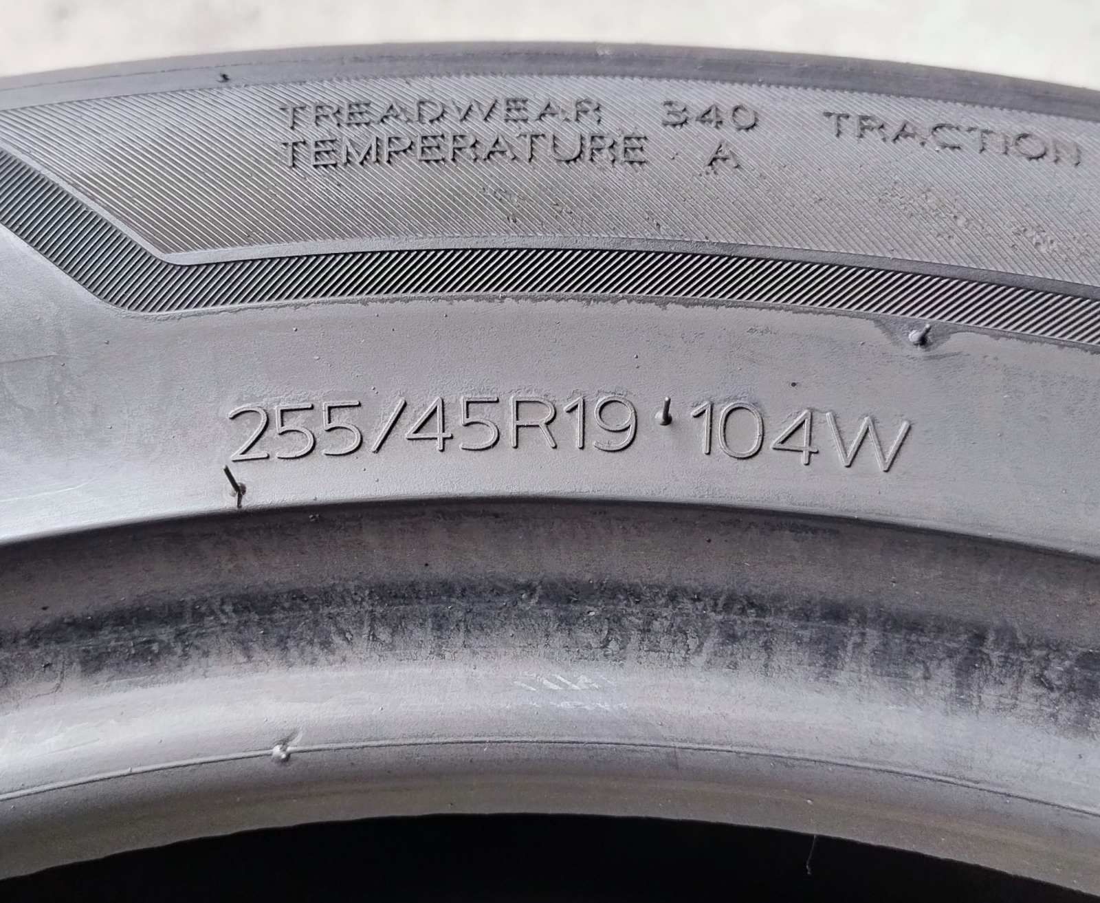 Шини літні R19 255/45 Hankook Ventus S1 Evo3 EV