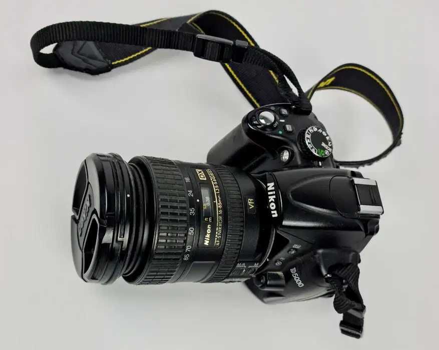 Продам Nikon D5000 с объективом Nikon AF-S NIKKOR 16-85mm